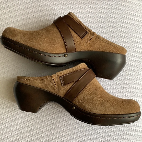 Easy Spirit mules w 2.5” heel - Picture 7 of 9